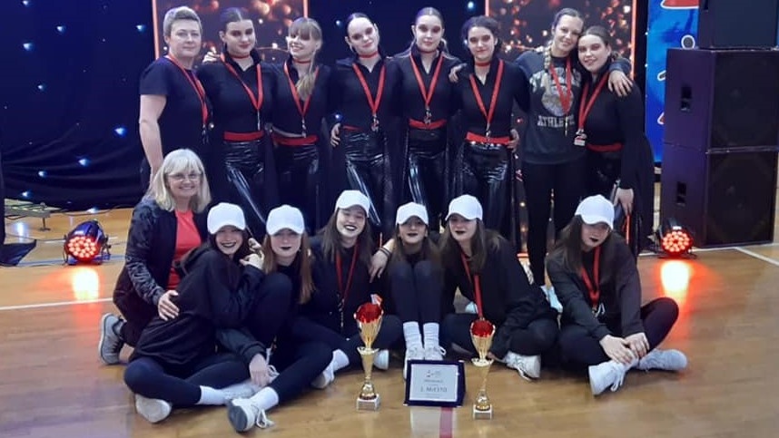 I zlatna i srebrna medalja jaskanskim plesačicama 
