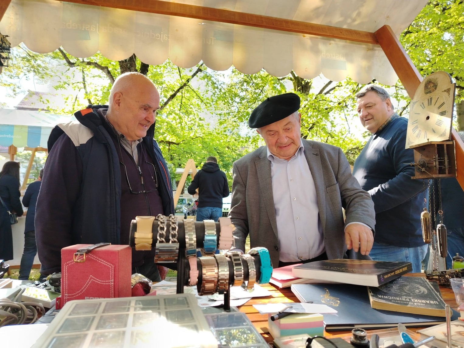 Jaskanski obrtnici - majstori u akciji uz bogatstvo cvijeća 