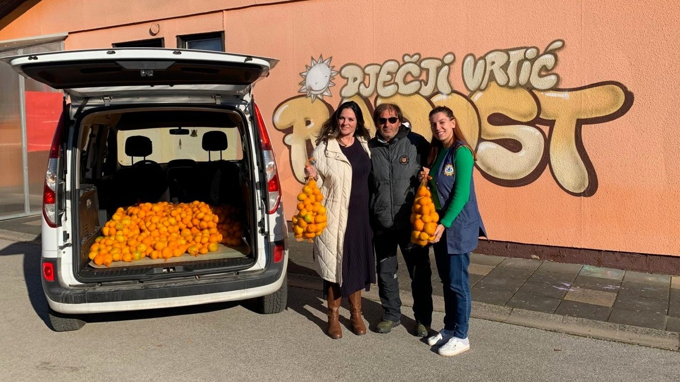 Slatke mandarine vrtićancima na dar 