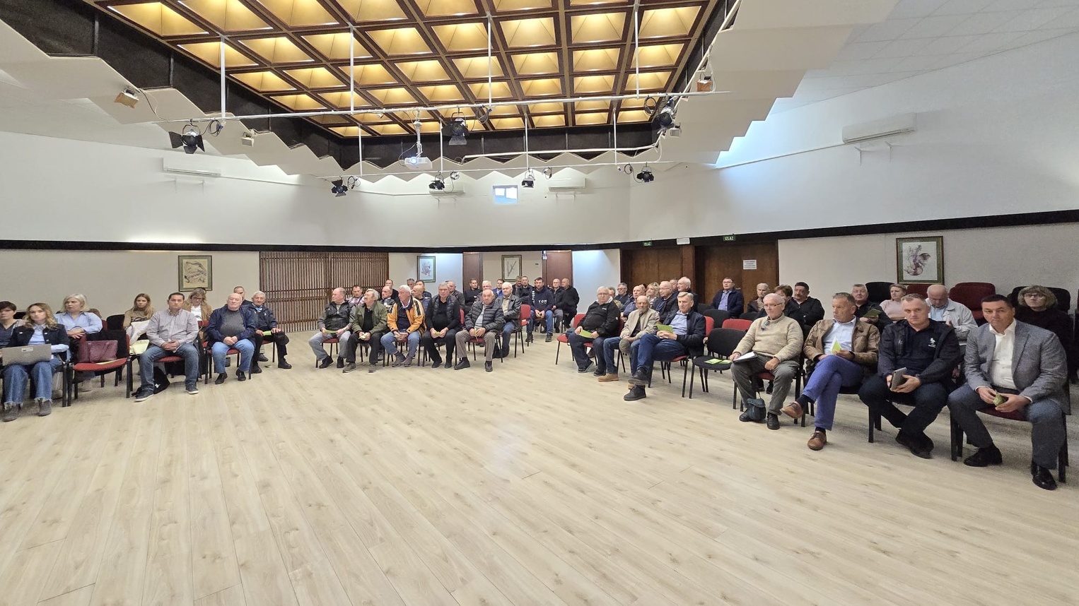 Stručni skup o zlatnoj žutici vinove loze održan u Jastrebarskom