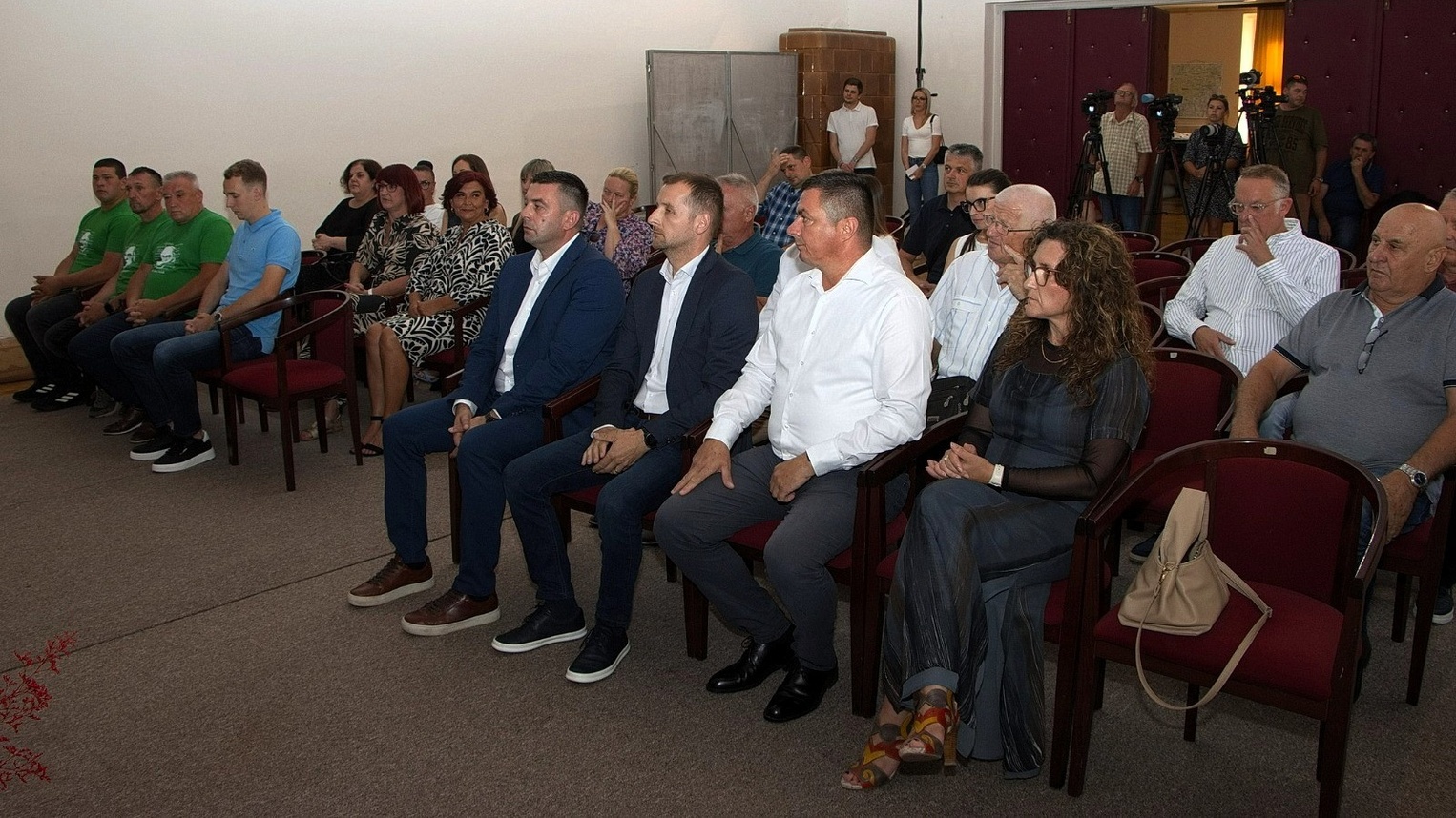 Vraćamo Mačeka tamo gdje pripada – među ljude
