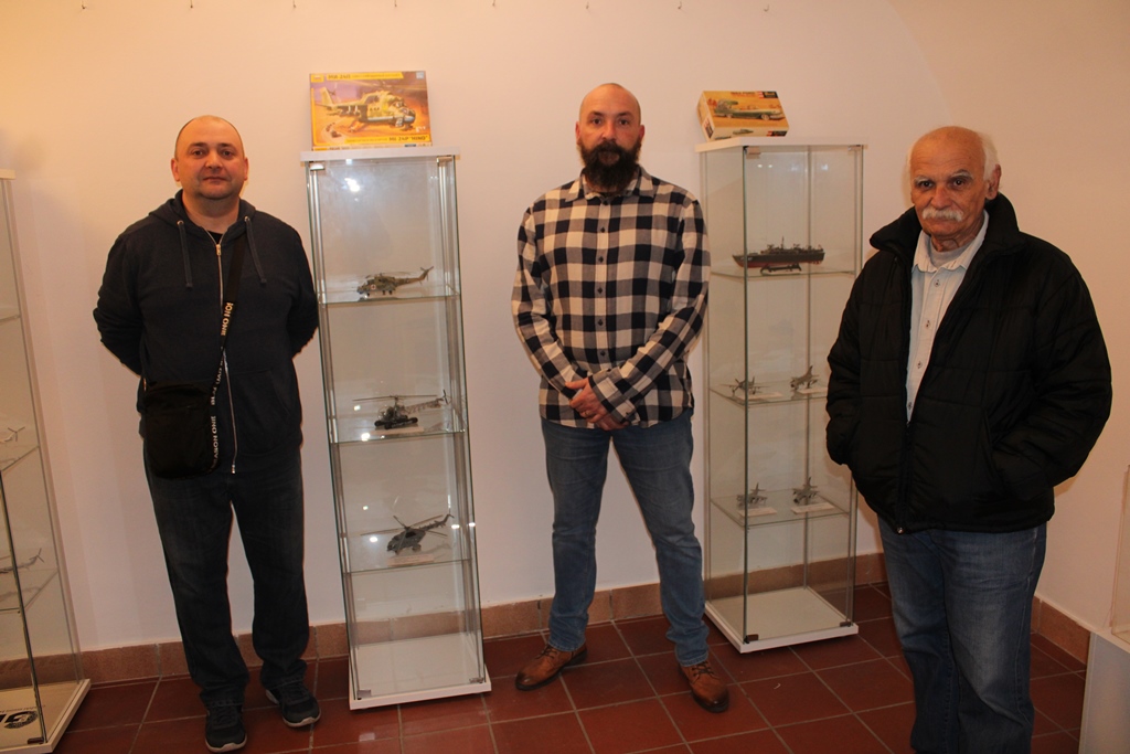 Zanimljiva izložba jaskanskih maketara