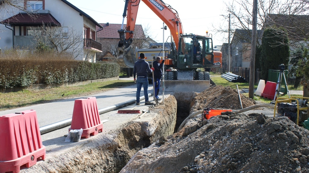 Započela prva faza izgradnje nogostupa u Donjem Desincu 