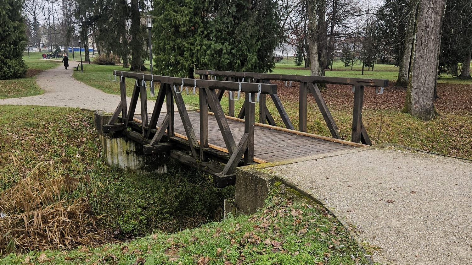 Započeli radovi na sanaciji mosta u perivoju